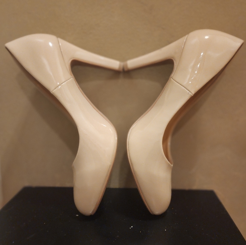 NEVER WORN City Classified Comfort Cream Pumps